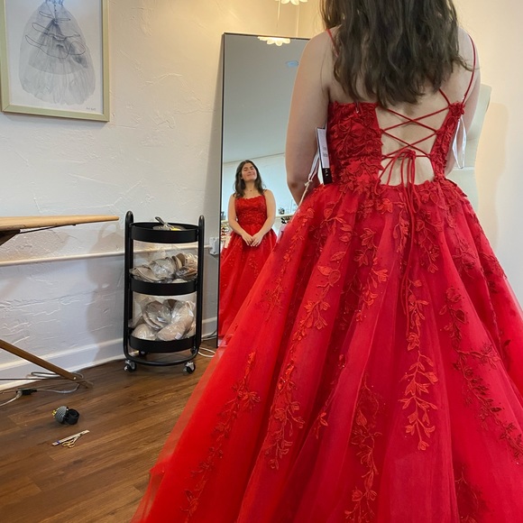 Sherri Hill Dress 53116 in red. Great condition only worn once. Fits many sizes - Picture 5 of 6